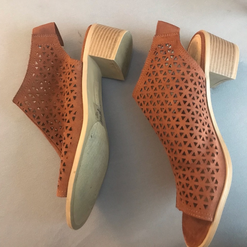 American eagle low heels